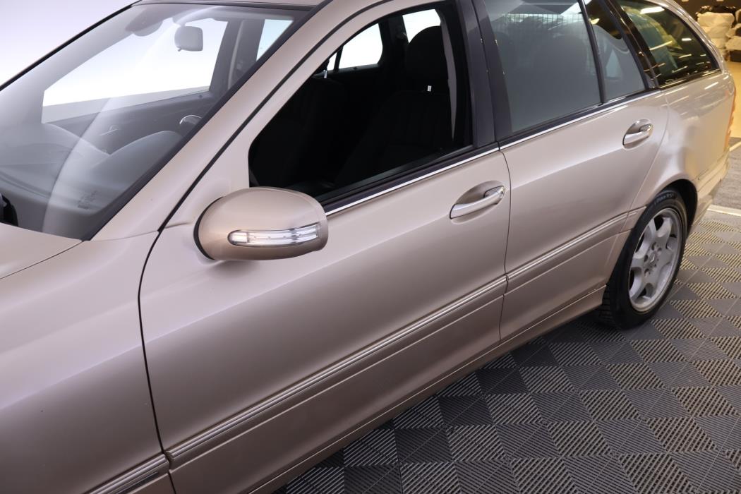 MERCEDES-BENZ C 2005