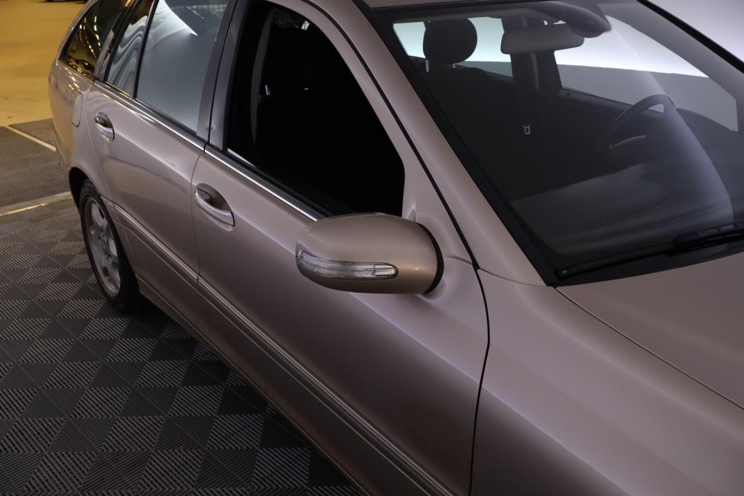 MERCEDES-BENZ C 2005