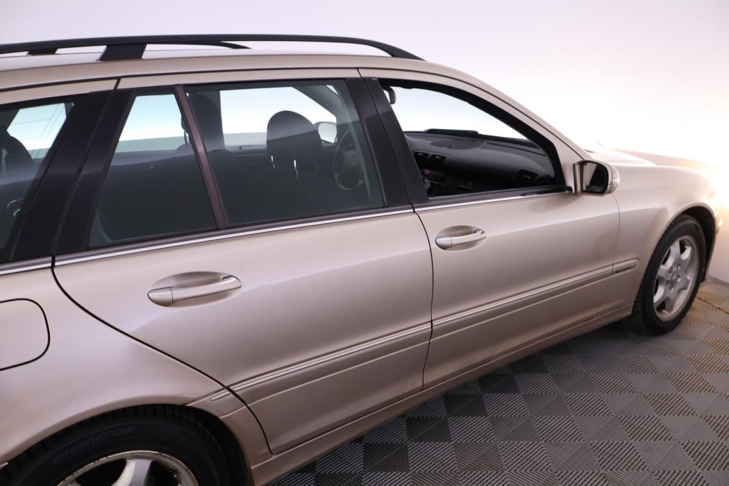 MERCEDES-BENZ C 2005