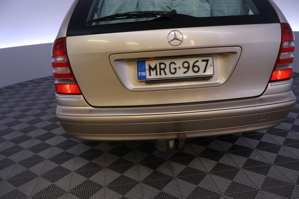 MERCEDES-BENZ C 2005
