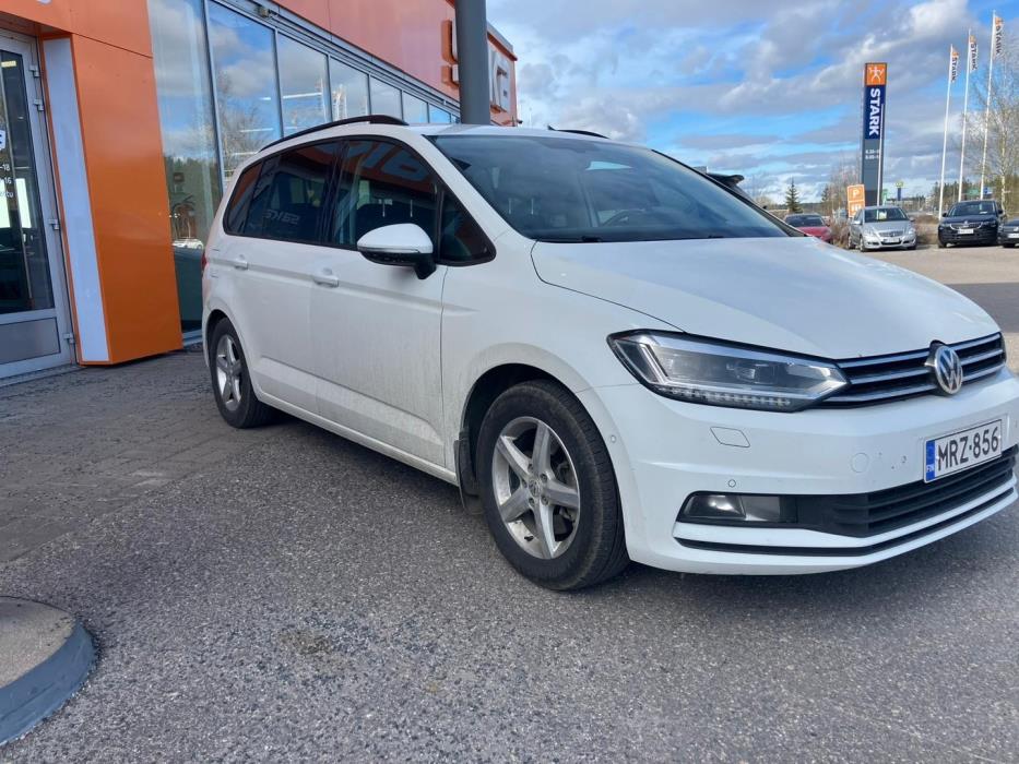 VOLKSWAGEN Touran 2016