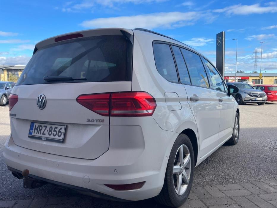 VOLKSWAGEN Touran 2016