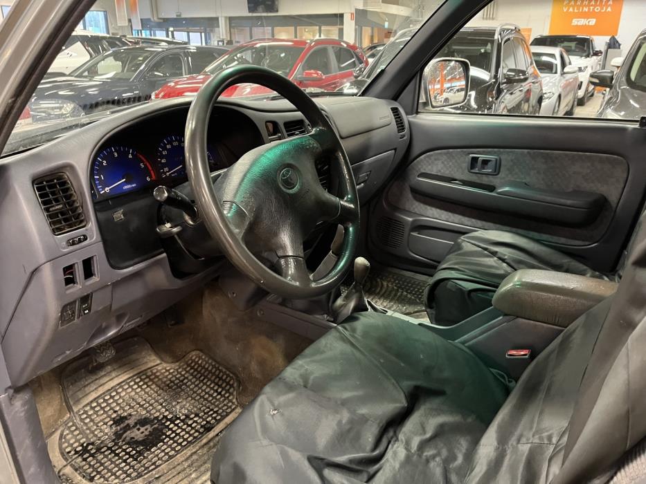 TOYOTA Hilux 2004