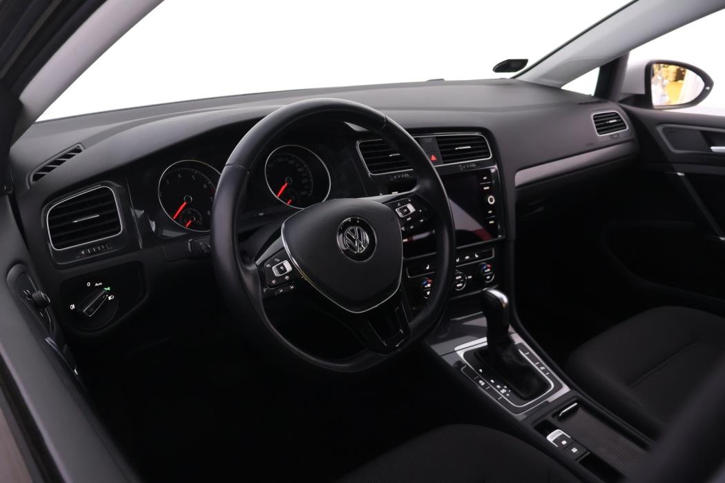 VOLKSWAGEN Golf 2020