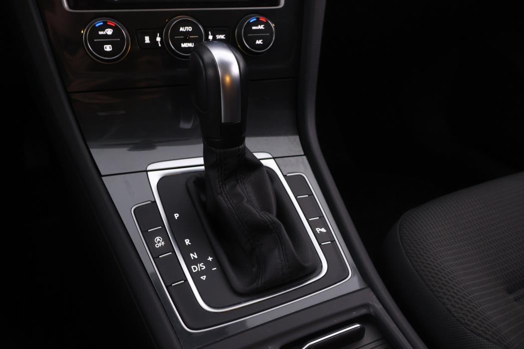 VOLKSWAGEN Golf 2020