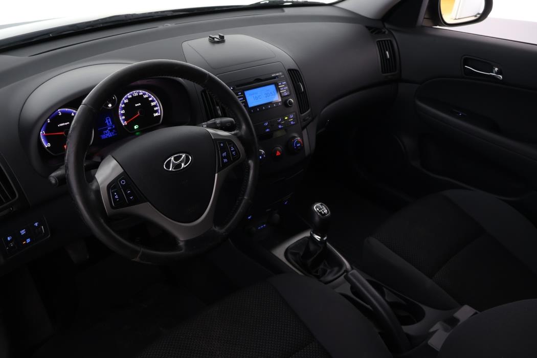 HYUNDAI i30 2010