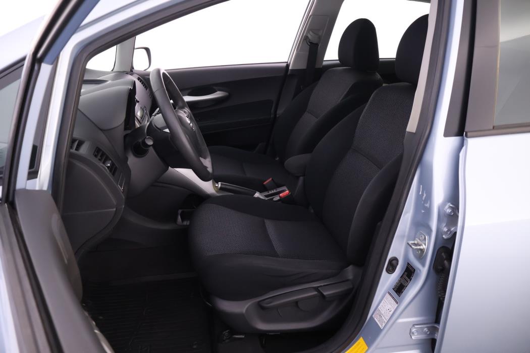 TOYOTA Auris 2011