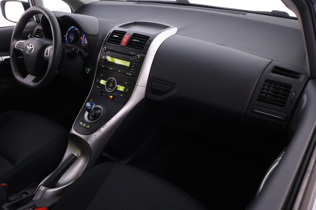 TOYOTA Auris 2011