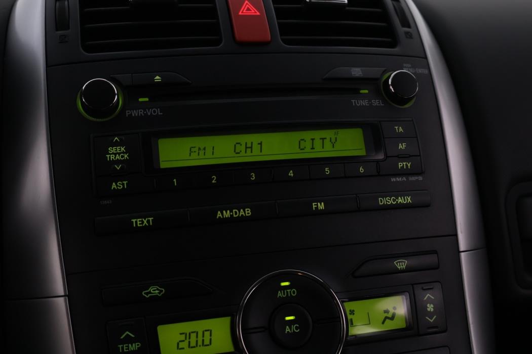 TOYOTA Auris 2011
