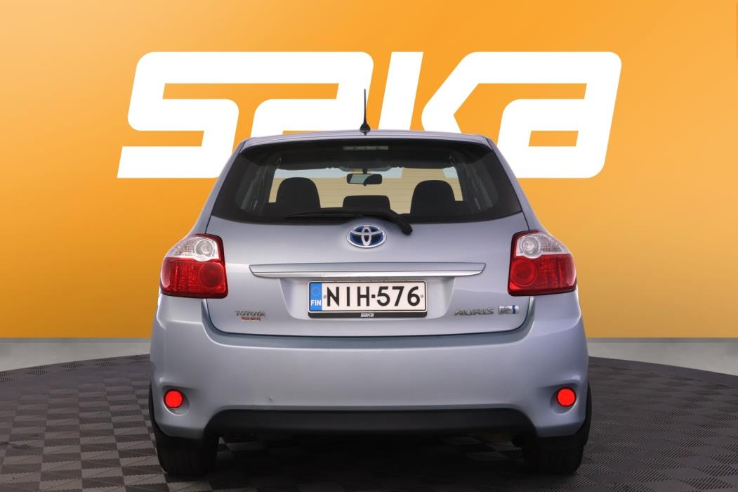 TOYOTA Auris 2011