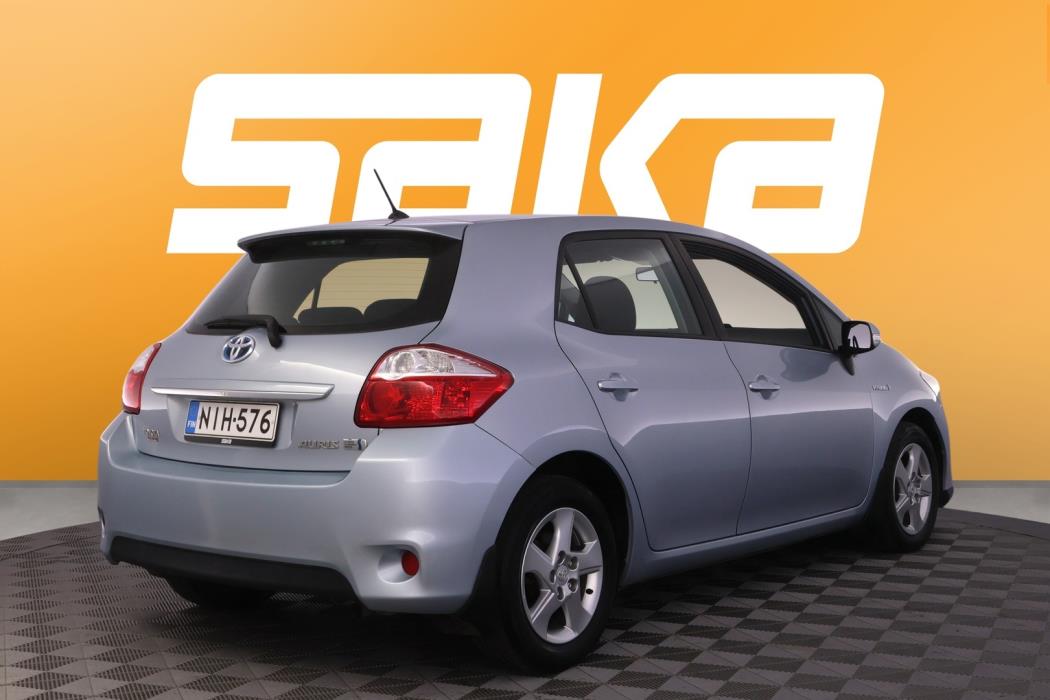 TOYOTA Auris 2011