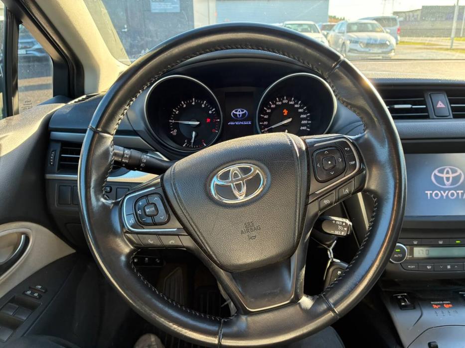 TOYOTA Avensis 2016
