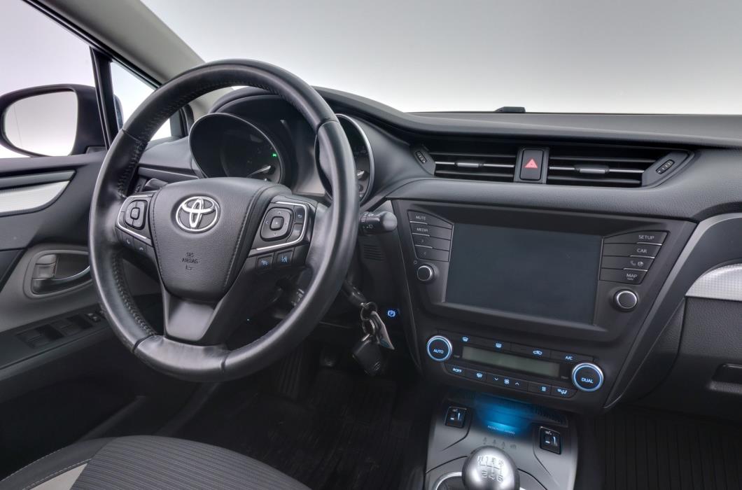 TOYOTA Avensis 2016