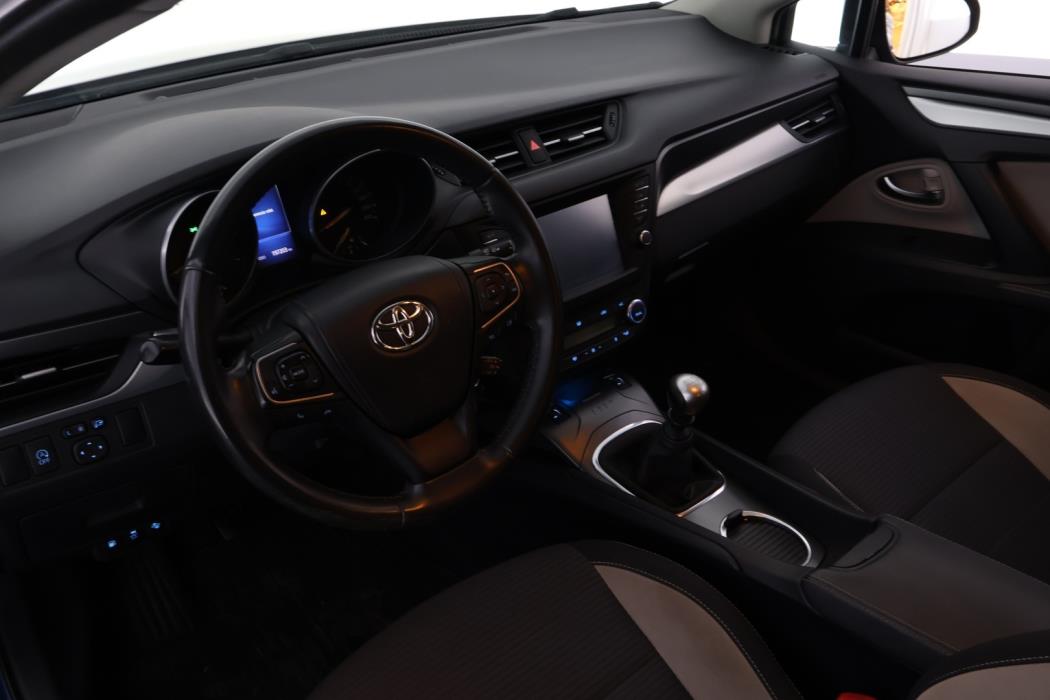 TOYOTA Avensis 2016