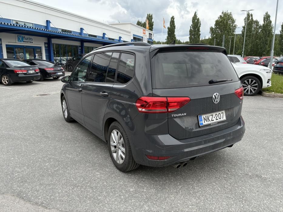 VOLKSWAGEN Touran 2018