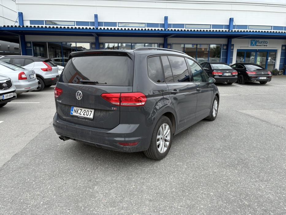 VOLKSWAGEN Touran 2018