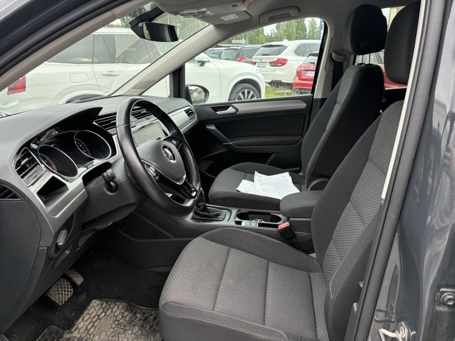 VOLKSWAGEN Touran 2018