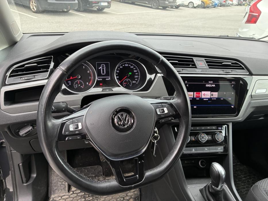 VOLKSWAGEN Touran 2018