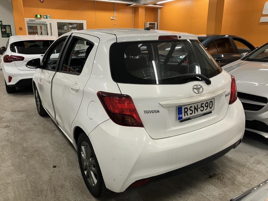 TOYOTA Yaris 2016