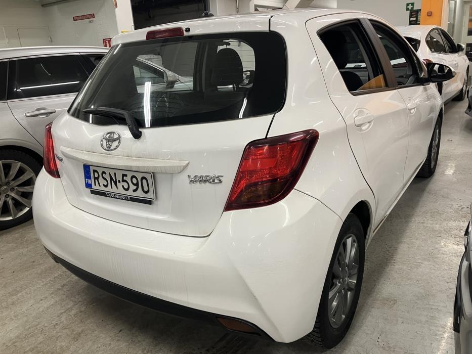 TOYOTA Yaris 2016