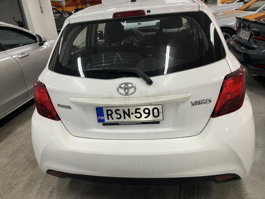 TOYOTA Yaris 2016