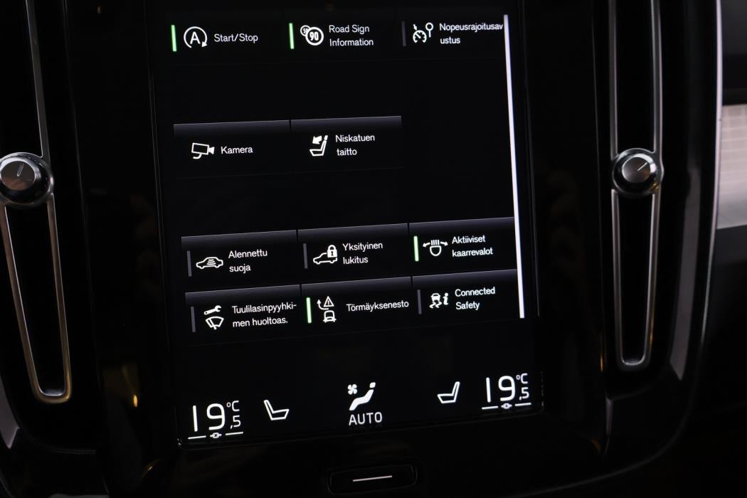 VOLVO XC40 2019