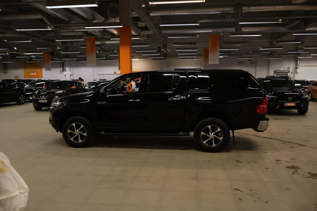 TOYOTA Hilux 2023