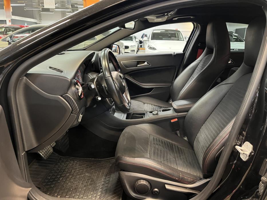 MERCEDES-BENZ A 2015