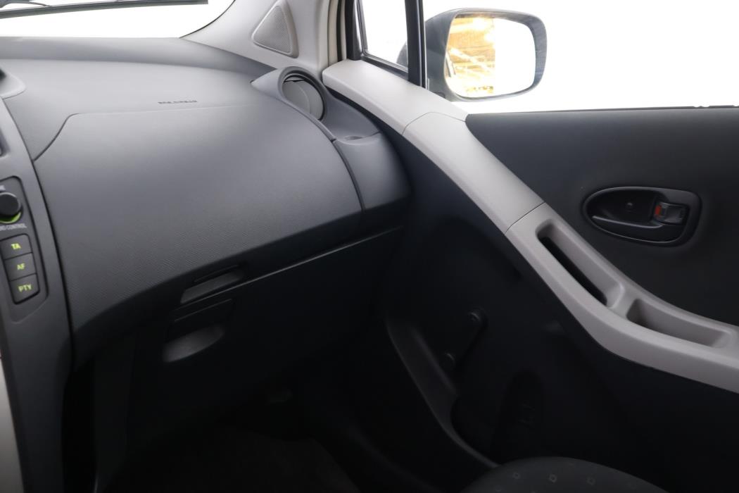 TOYOTA Yaris 2007