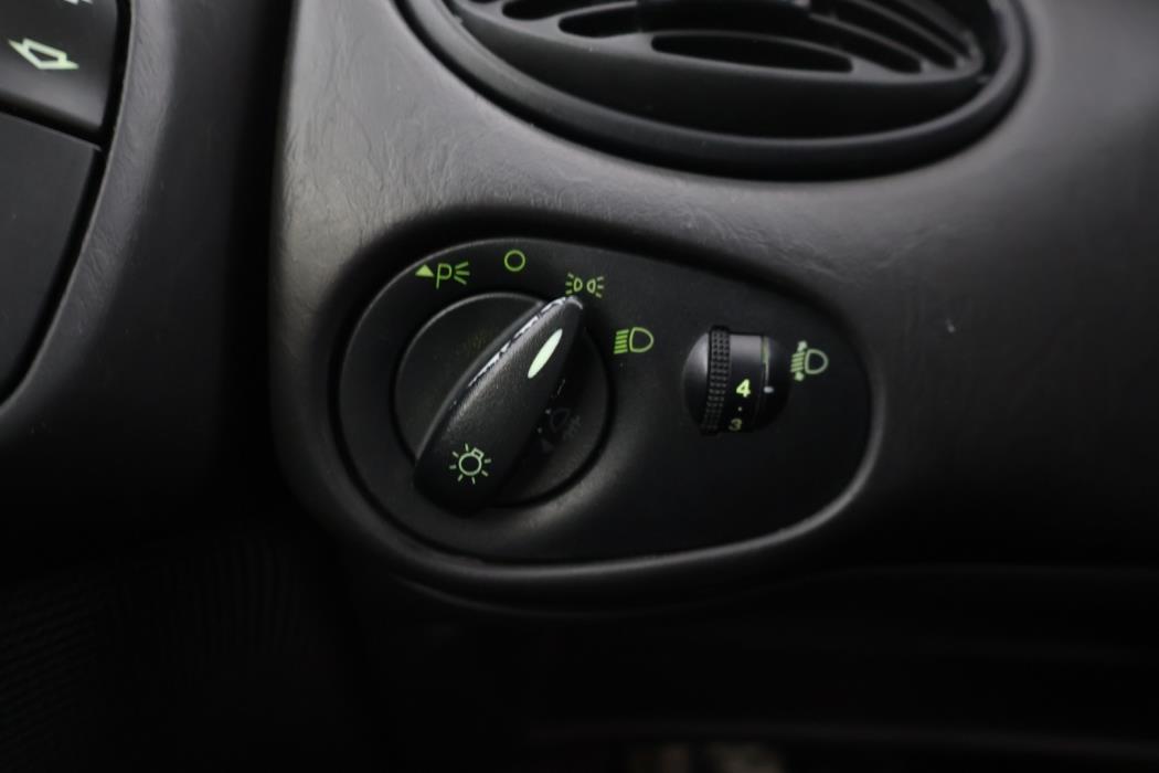 FORD Focus 2000