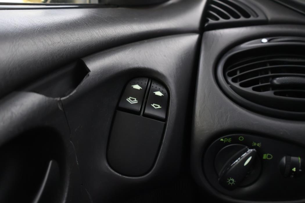 FORD Focus 2000