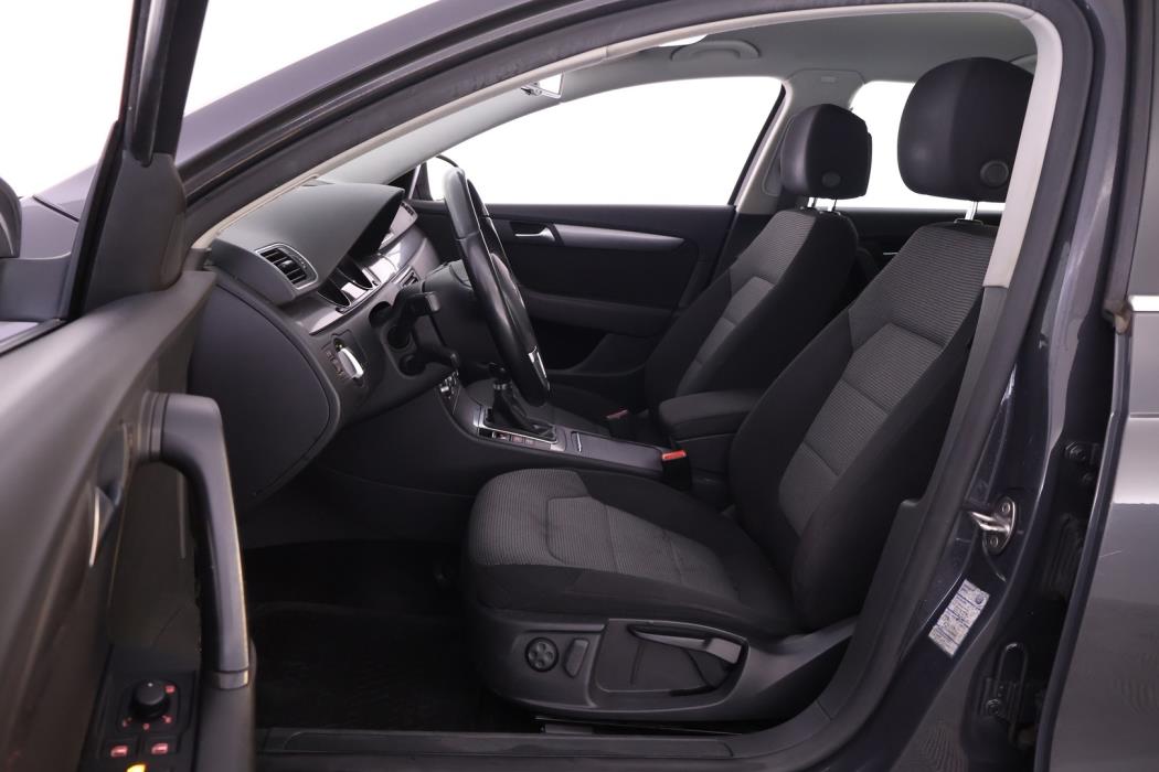 VOLKSWAGEN Passat 2012