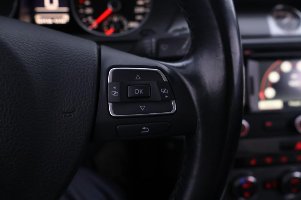 VOLKSWAGEN Passat 2012