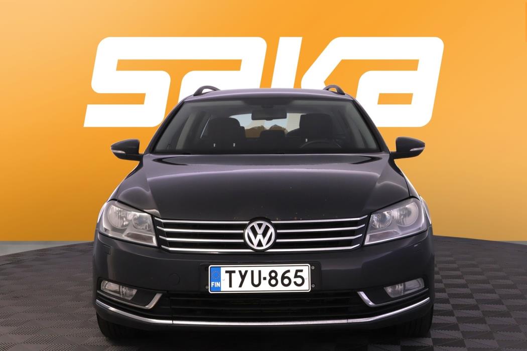 VOLKSWAGEN Passat 2012