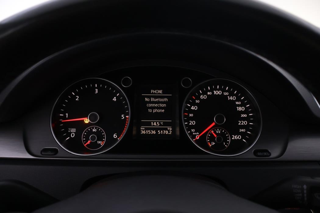 VOLKSWAGEN Passat 2012