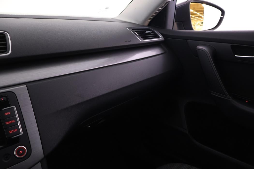 VOLKSWAGEN Passat 2012