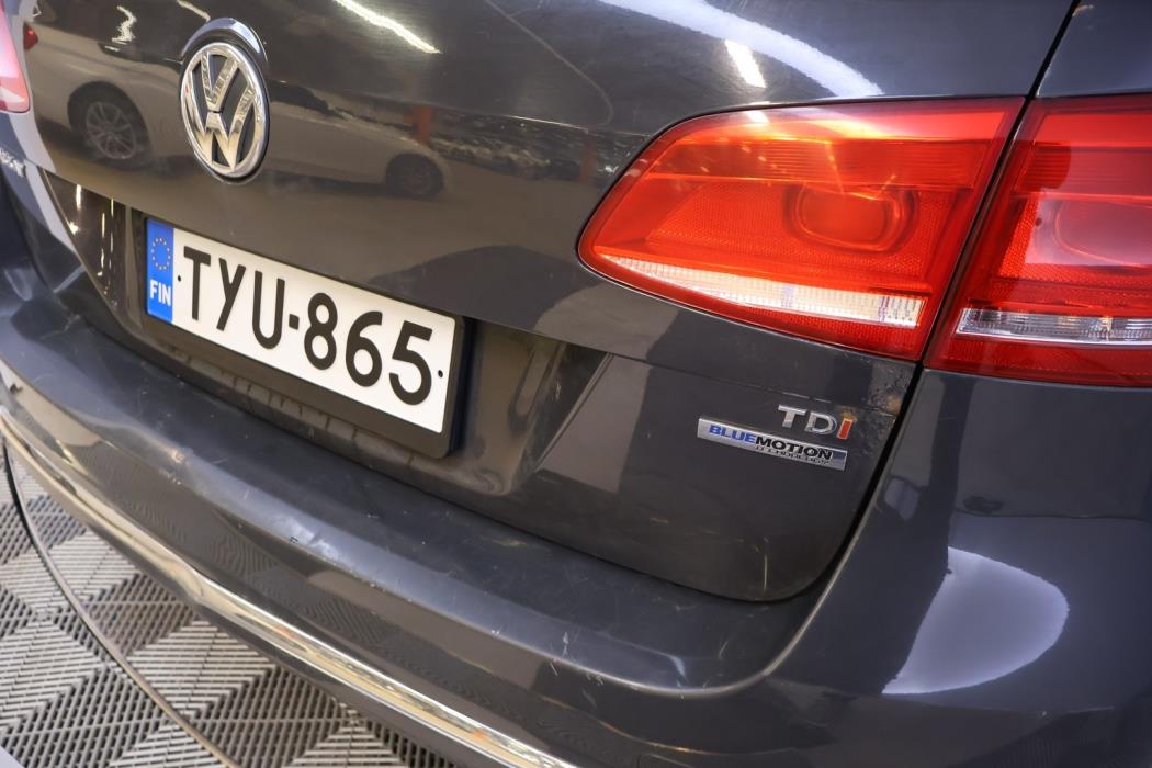VOLKSWAGEN Passat 2012