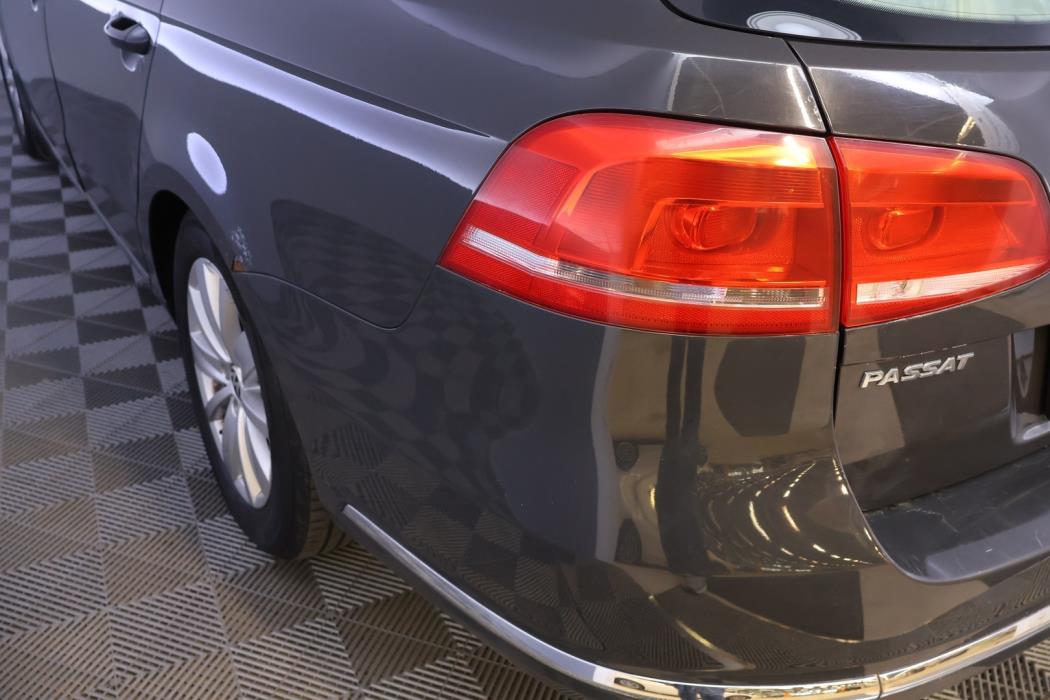 VOLKSWAGEN Passat 2012