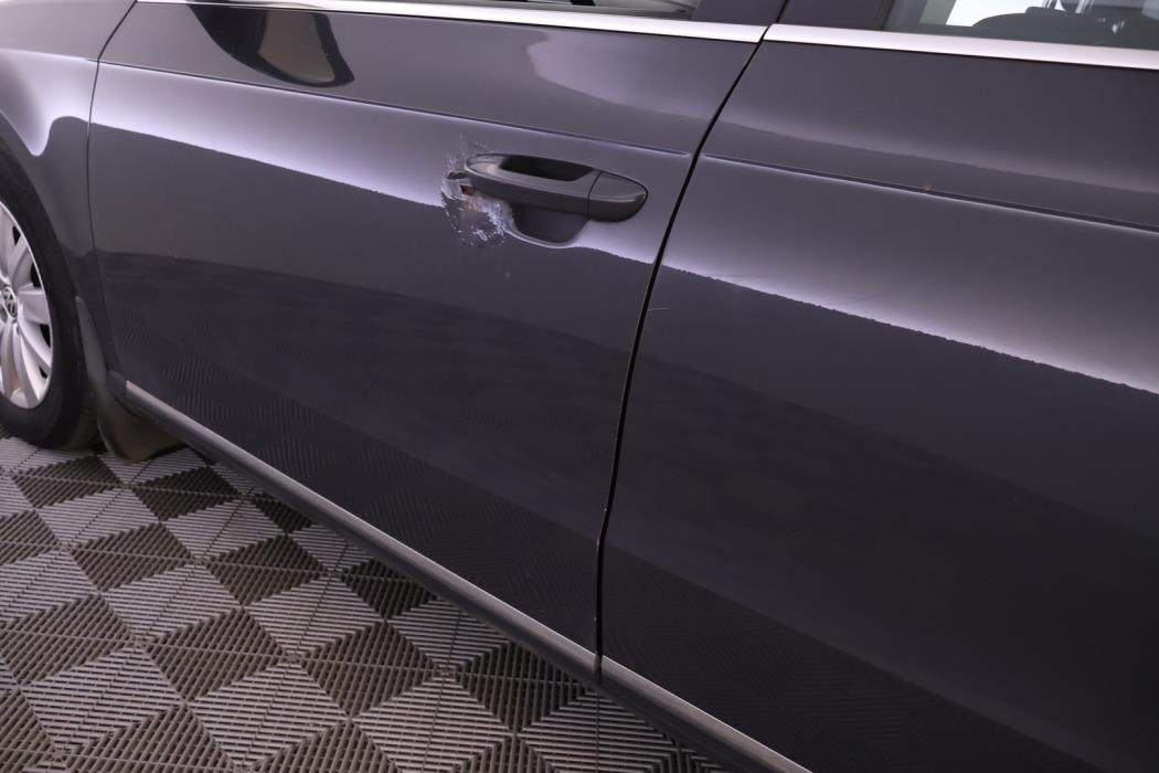 VOLKSWAGEN Passat 2012