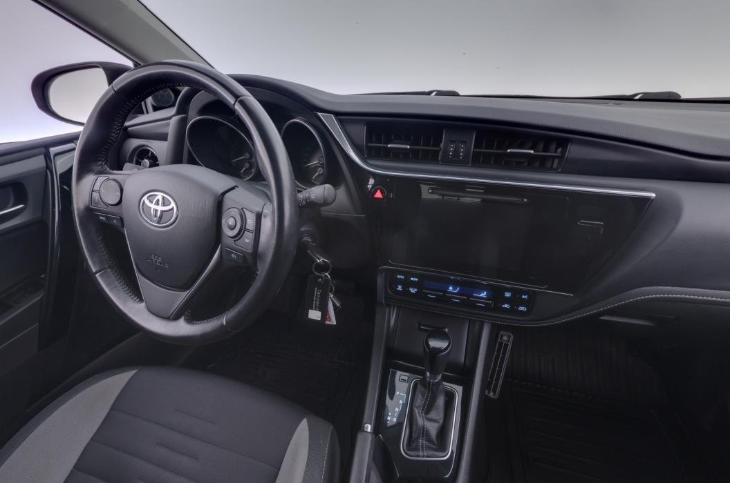 TOYOTA Auris 2016