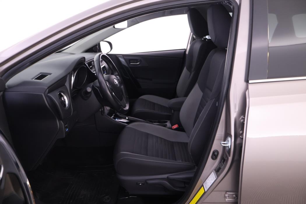 TOYOTA Auris 2016
