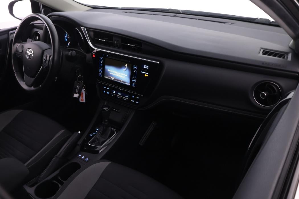 TOYOTA Auris 2016