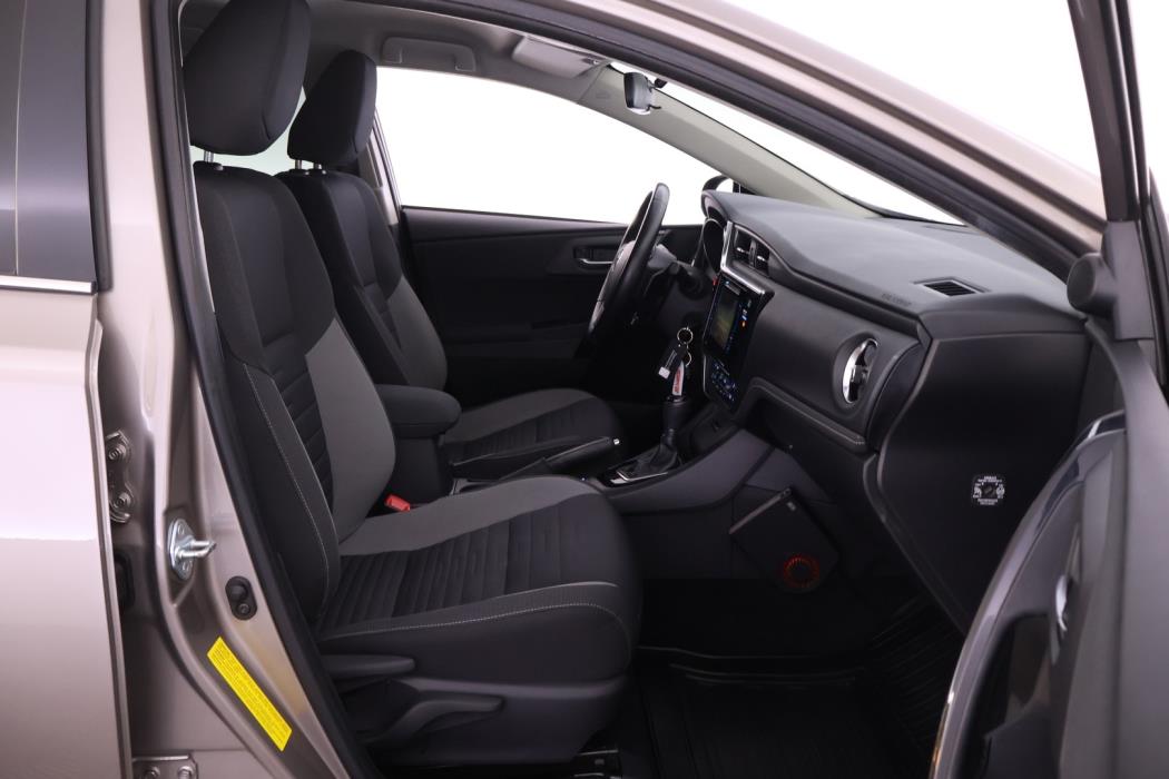 TOYOTA Auris 2016