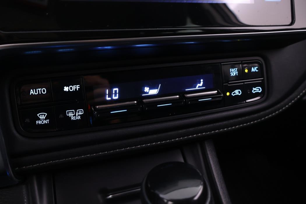 TOYOTA Auris 2016