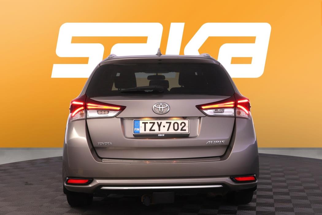 TOYOTA Auris 2016
