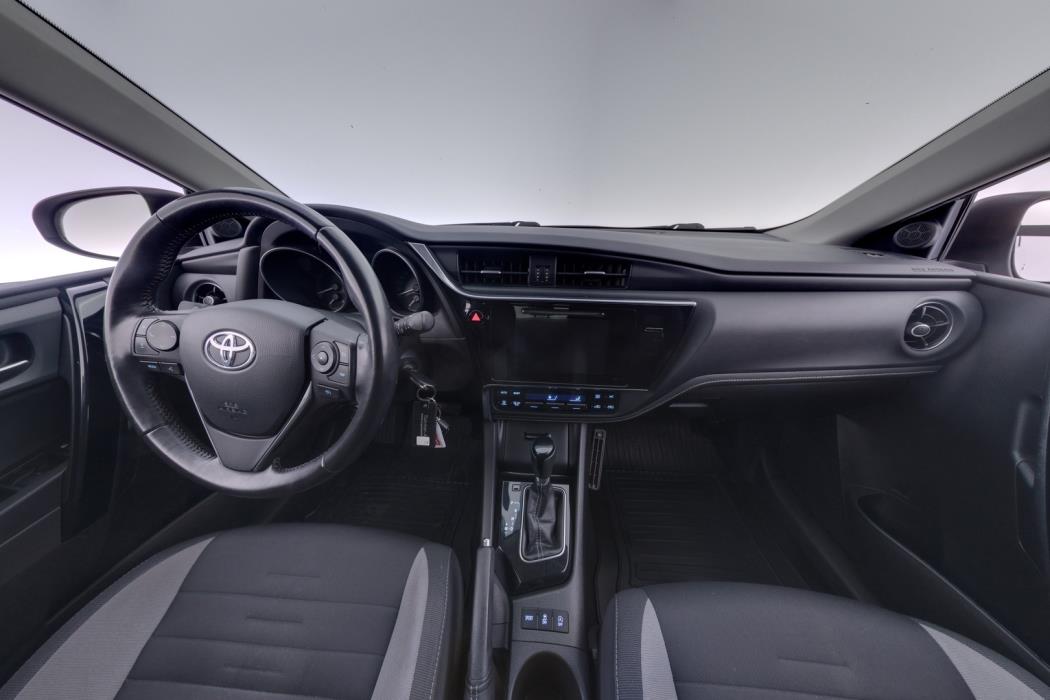 TOYOTA Auris 2016