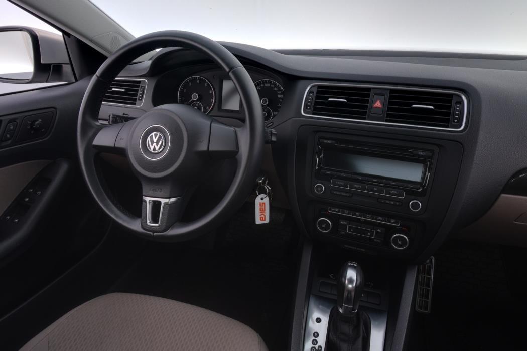 VOLKSWAGEN Jetta 2012