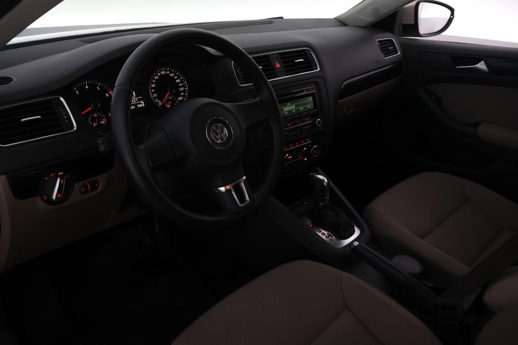 VOLKSWAGEN Jetta 2012