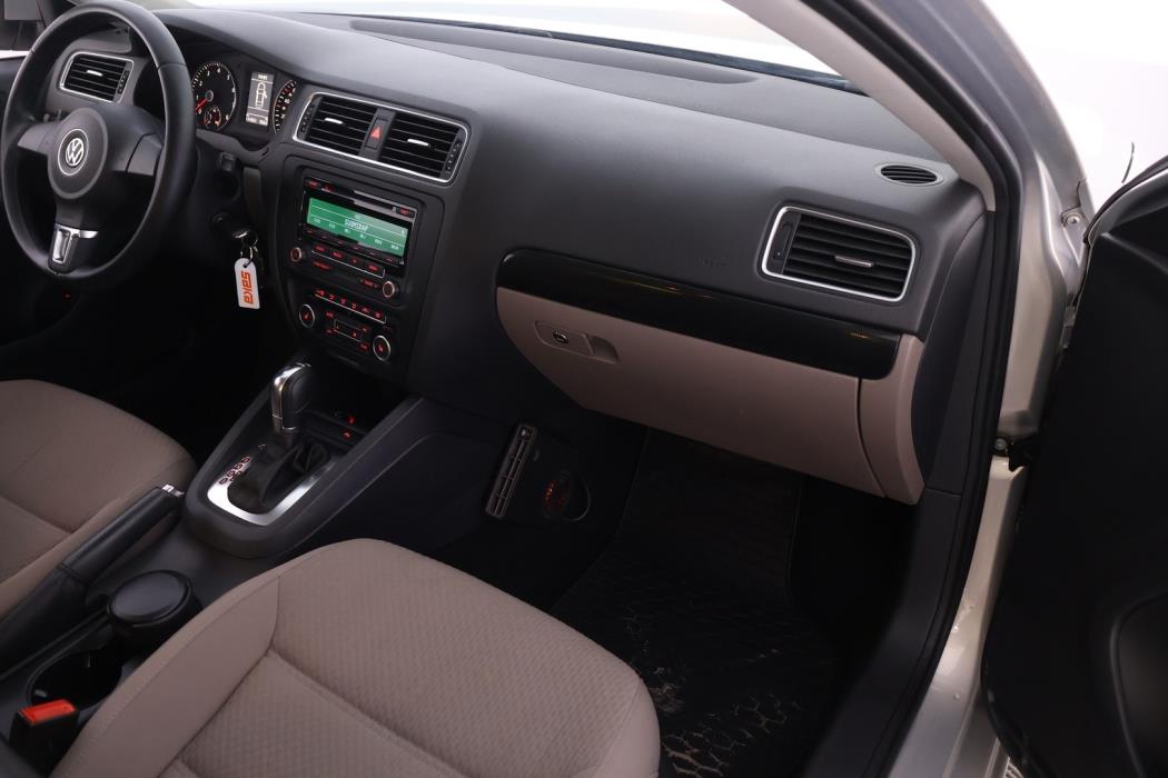 VOLKSWAGEN Jetta 2012