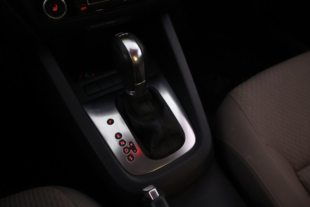 VOLKSWAGEN Jetta 2012